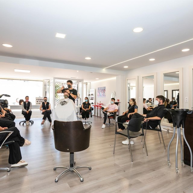 Conviértete en profesional de la peluquería o estética