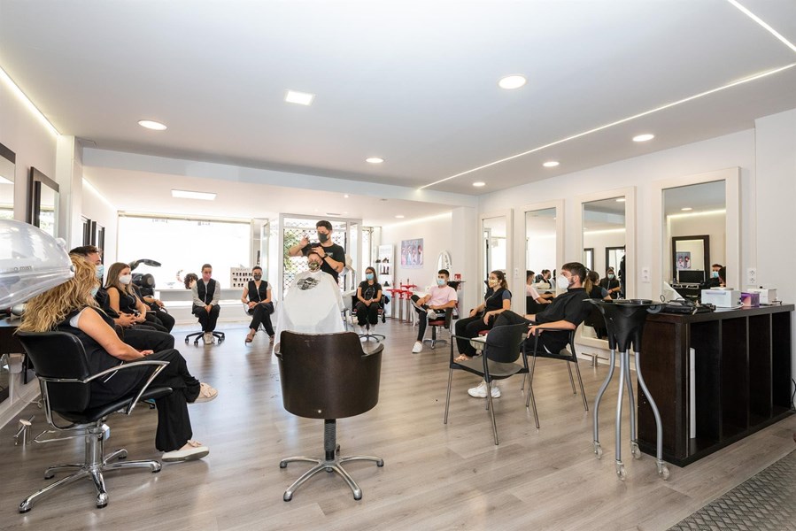 Conviértete en profesional de la peluquería o estética